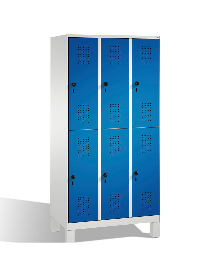 Garderobeskab Evolo, 6 sektioner, B 900, D 500, H 1850 mm, med fødder, grå/blå