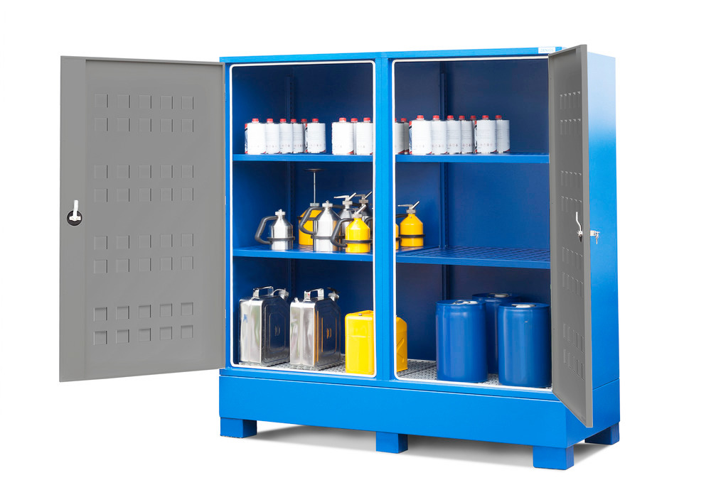 Depósito de sustancias peligrosas SteelSafe D2 como almacén de pequeños recipientes con 4 estantes de almacenamiento
