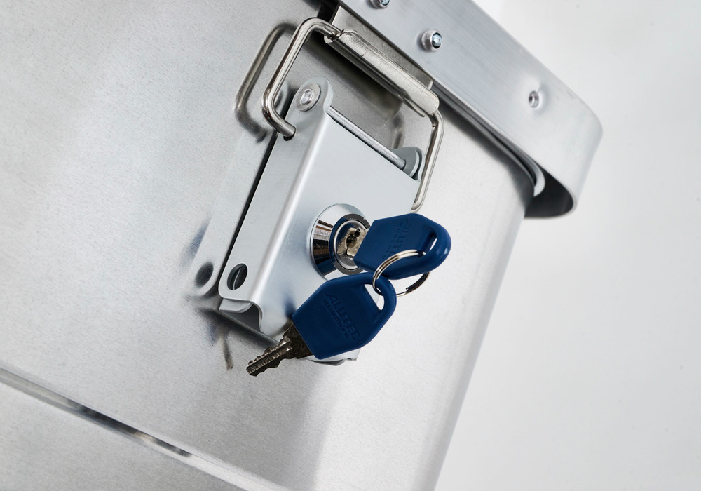 Cylinder lock with 2 keys, integrated as standard