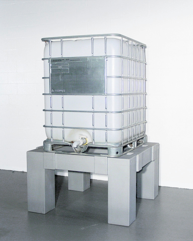 ibc-tote-stand-1-ibc-tote-capacity-poly-construction-easy