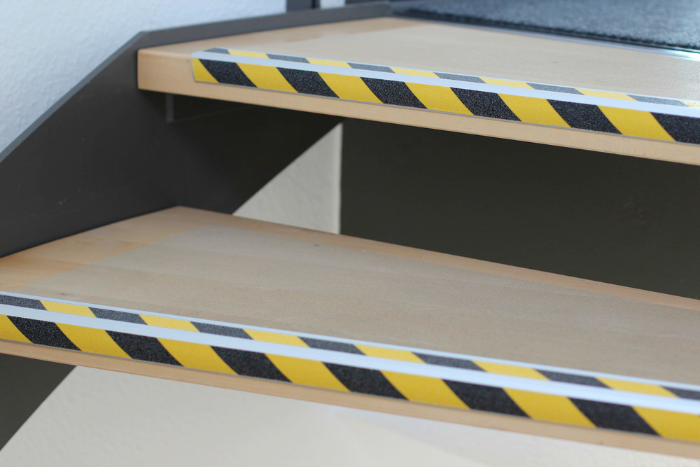 Krawędziowy schodowy profil antypoślizgowy, m2, czarno-żółty, szer. 800 mm, 2 paski