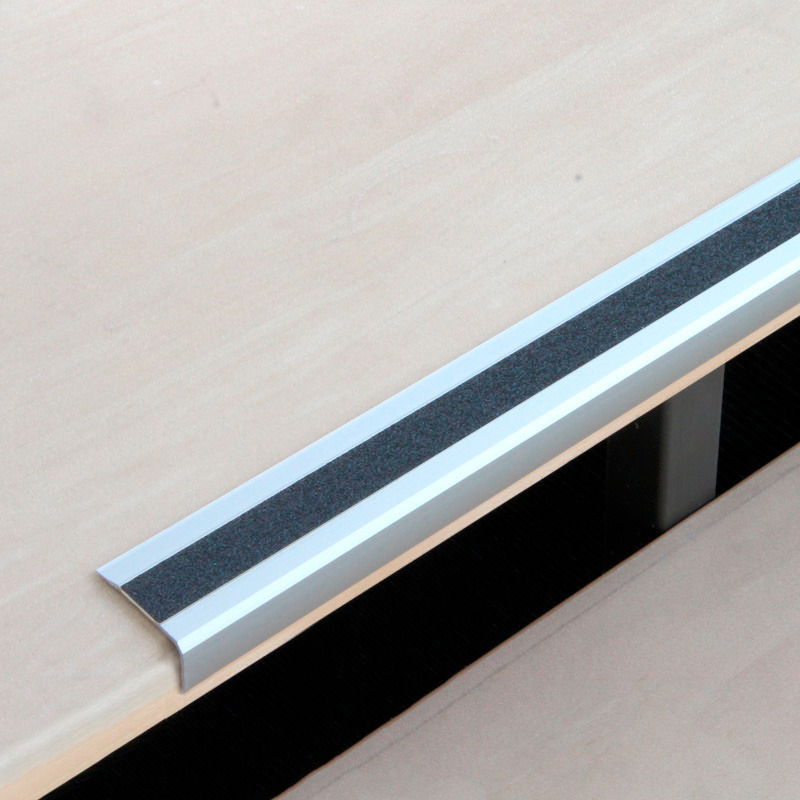 Protiskluzová schodová lišta, Aluminium m2, univerzální, černá, š 610 mm, síla materiálu 4 mm
