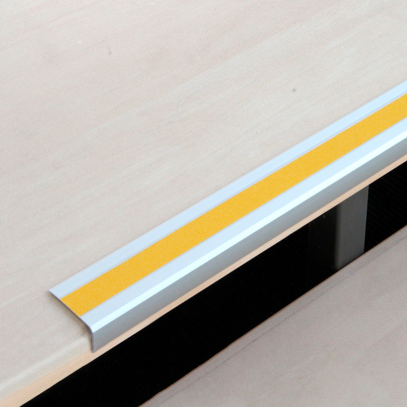 Krawędziowy schodowy profil antypoślizgowy, aluminium m2, Universal, żółty, szer. 800 mm, grub. 3 mm