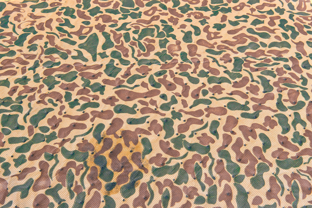 ...opsuges og skjules på få sekunder af camouflagemønstret.