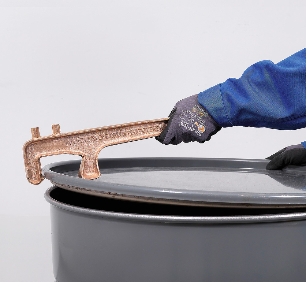 Use the bronze opener to easily lift stuck lids for example on clamping Ring drums