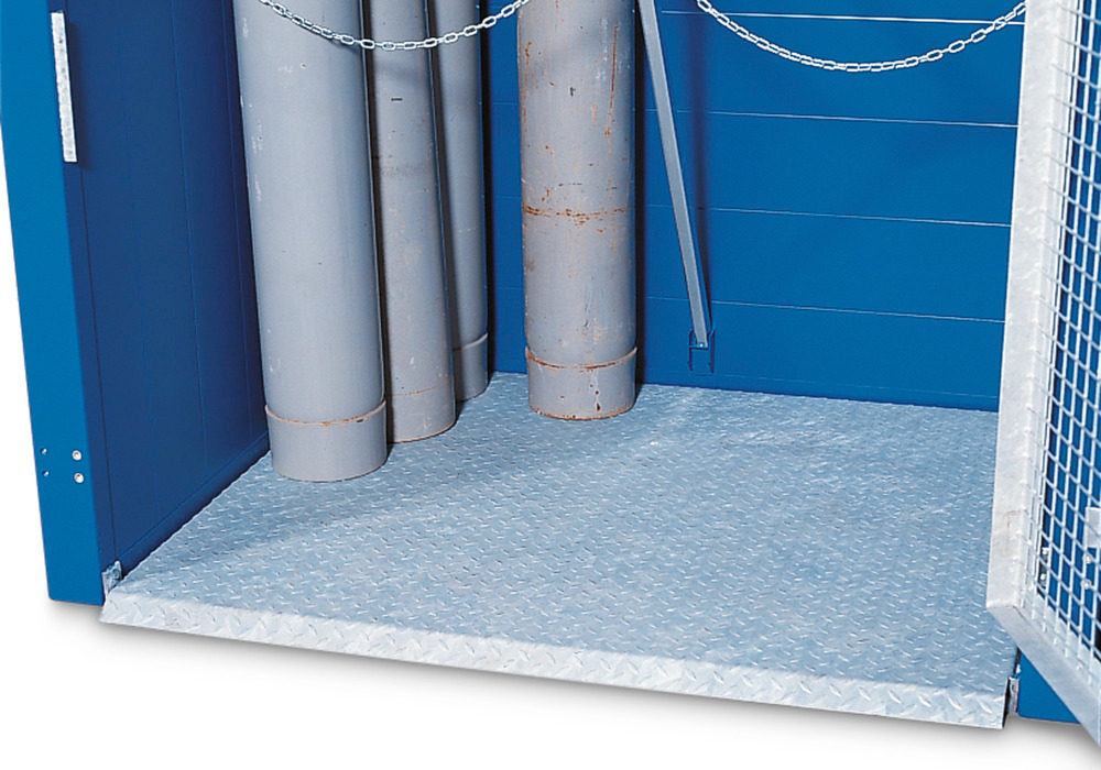 Base in galvanised stud plate with integral ramp Protects your gas cylinders from damp and weather even at ground level