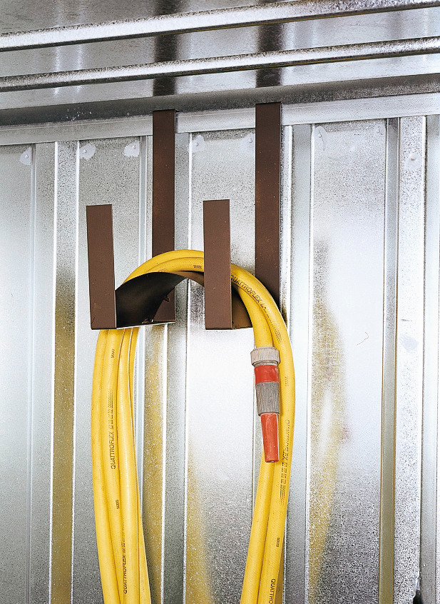 Support d'accrochage pour tuyaux et câbles