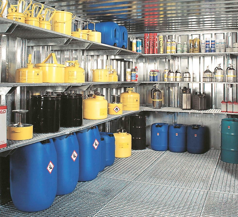The optionally available walk-in drum and IBC store built-in shelving, keeps hazardous materials stored neatly
