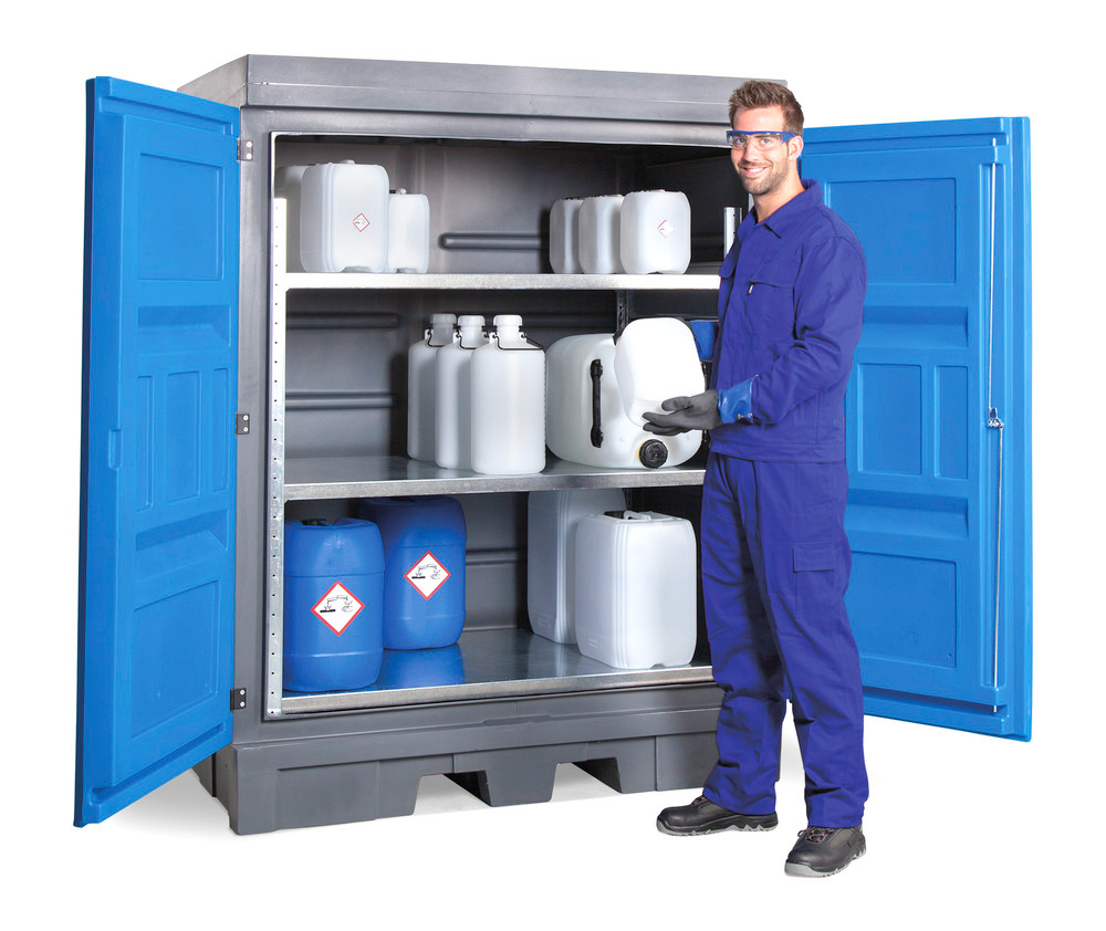 Depósito para produtos químicos PolySafe de tipo D com portas e sistema integrado de estantes em aço