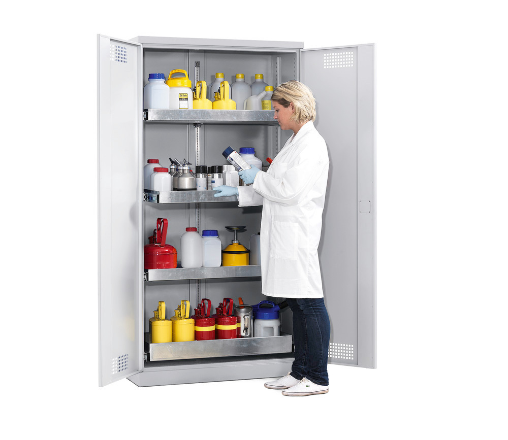 Les bacs-tiroirs permettent d’organiser et accéder facilement à votre armoire pour produits dangereux, ici le type CS 104-A.