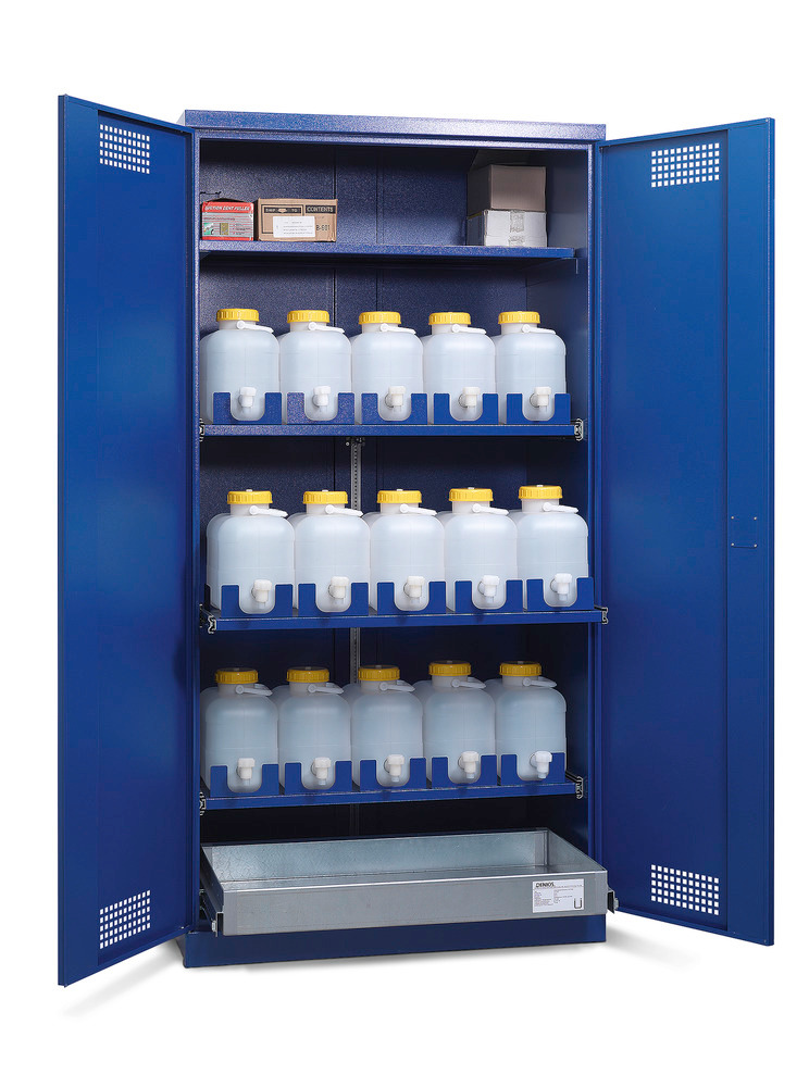 The slide-out shelves make it easier to insert and remove the containers