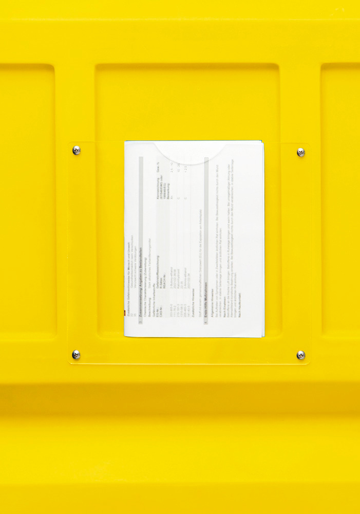 The transparent pocket in the door can be used for storing safety data sheets or protective gloves or glasses for example